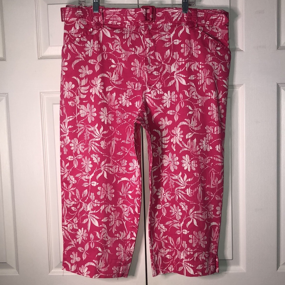 Pink Floral Knee Cropped Pants (NWOT)